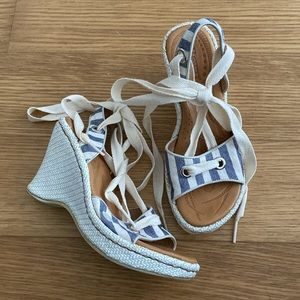 BORN Women Tie Up Wedge Sandal Espadrille Stripe White Blue Size 6